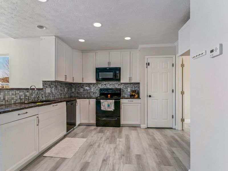 8041 Bushclover Drive, Tipp City, OH 45371 Photo 7