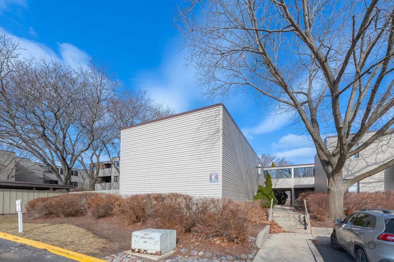 1840 W Highland Avenue, Unit E-105, Elgin, IL 60123 Main Photo