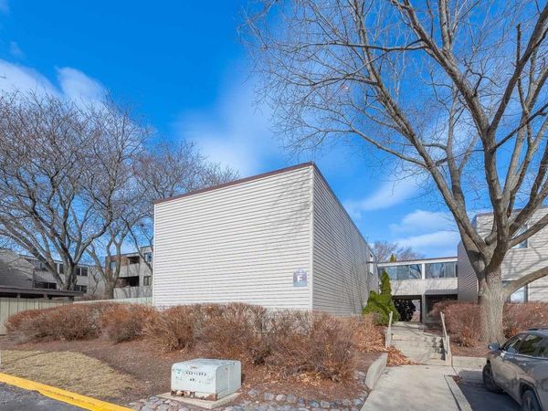 1840 W Highland Avenue, Unit E-105, Elgin, IL 60123