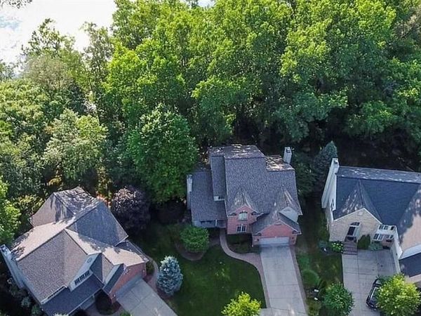 414 Roundview Drive, Rochester, MI 48307