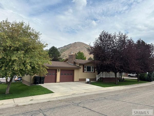 72 S 3rd W, LAVA HOT SPRINGS, ID 83246