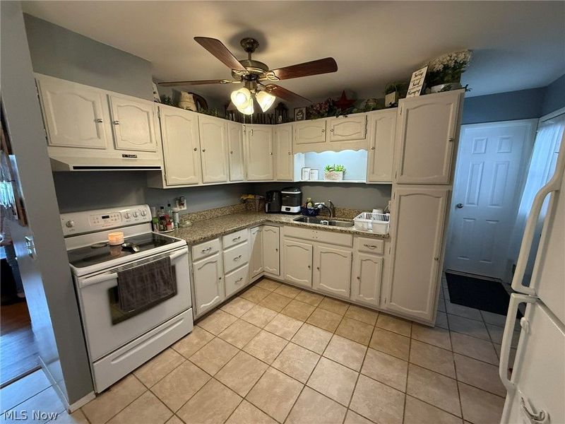 835 Chelsea Drive, Dover, OH 44622 Photo 5