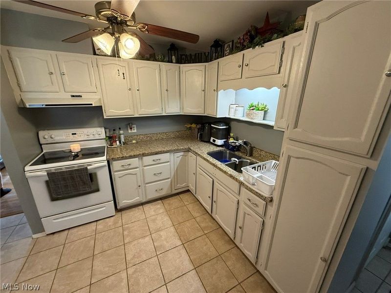 835 Chelsea Drive, Dover, OH 44622 Photo 7