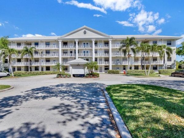 6181 Balboa Circle, Unit 301, Boca Raton, FL 33433