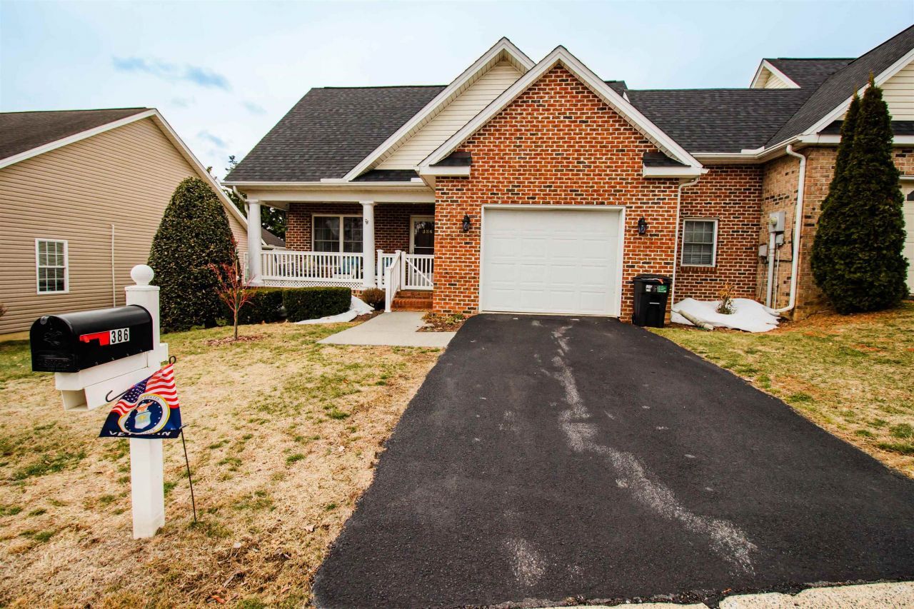 386 Hickory Grove Cir, Harrisonburg, VA 22801 Main Photo