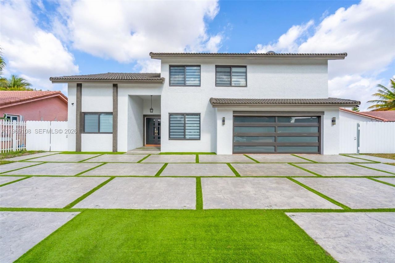 6325 NW 200th St, Hialeah, FL 33015 Main Photo