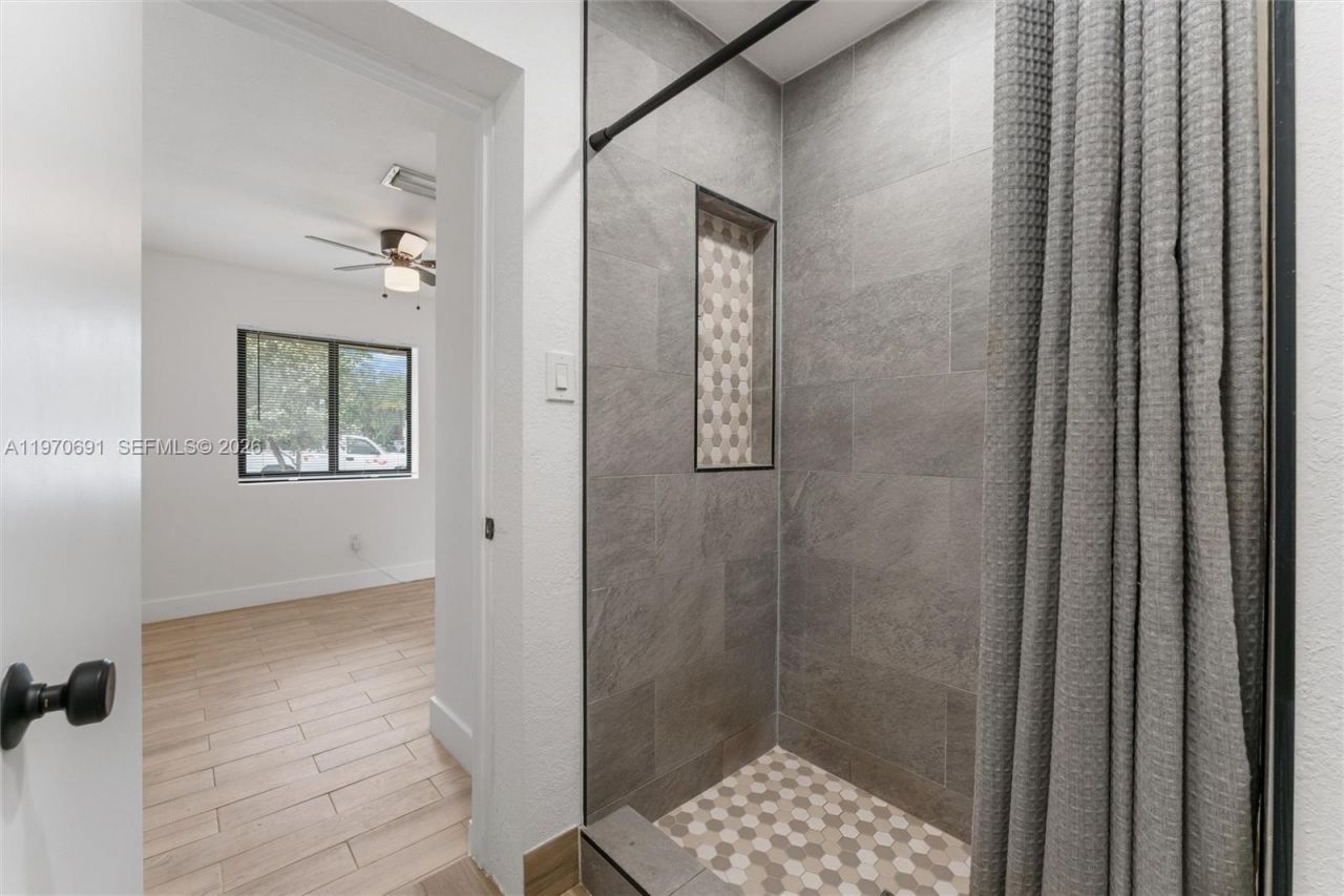 6161 NE 7th Ave, Unit ., Oakland Park, FL 33334 Photo