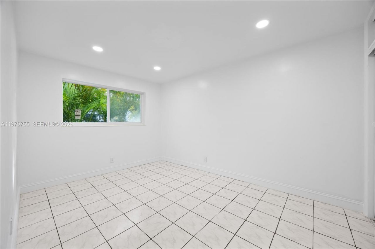 411 SE 3rd Ave , Unit 2, Hallandale Beach, FL 33009 Photo