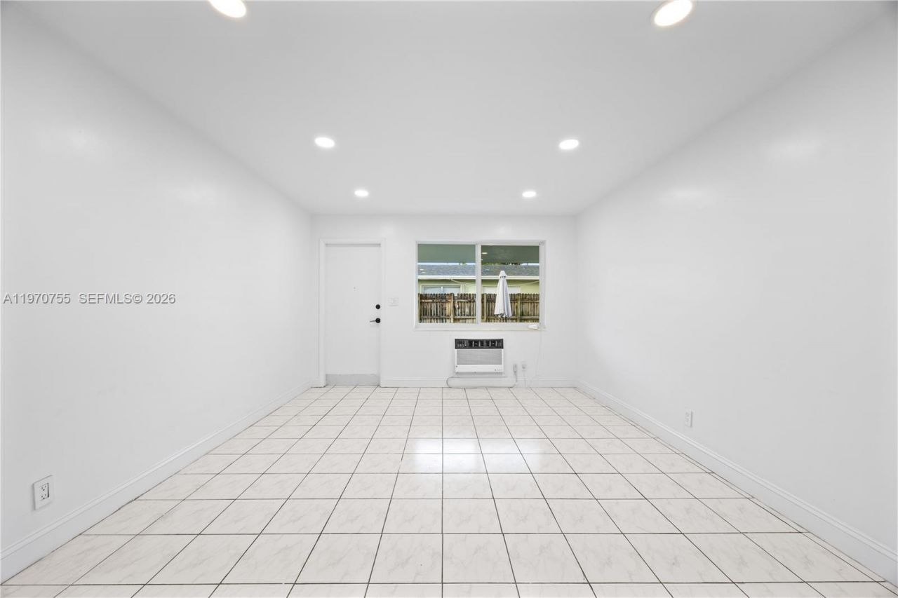 411 SE 3rd Ave , Unit 2, Hallandale Beach, FL 33009 Photo