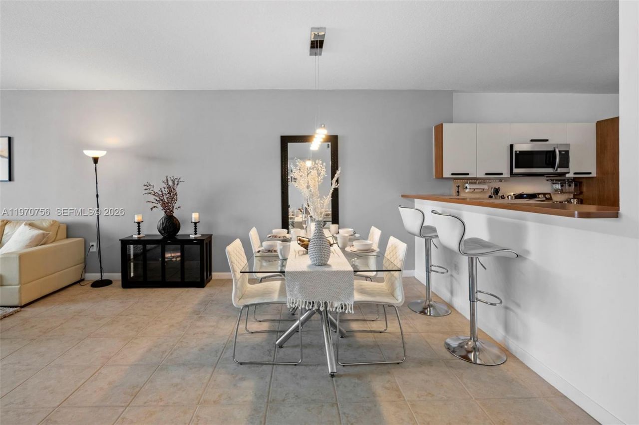 18100 N Bay Rd , Unit 308, Sunny Isles Beach, FL 33160 Photo