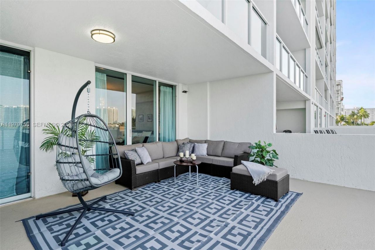 18100 N Bay Rd , Unit 308, Sunny Isles Beach, FL 33160 Photo