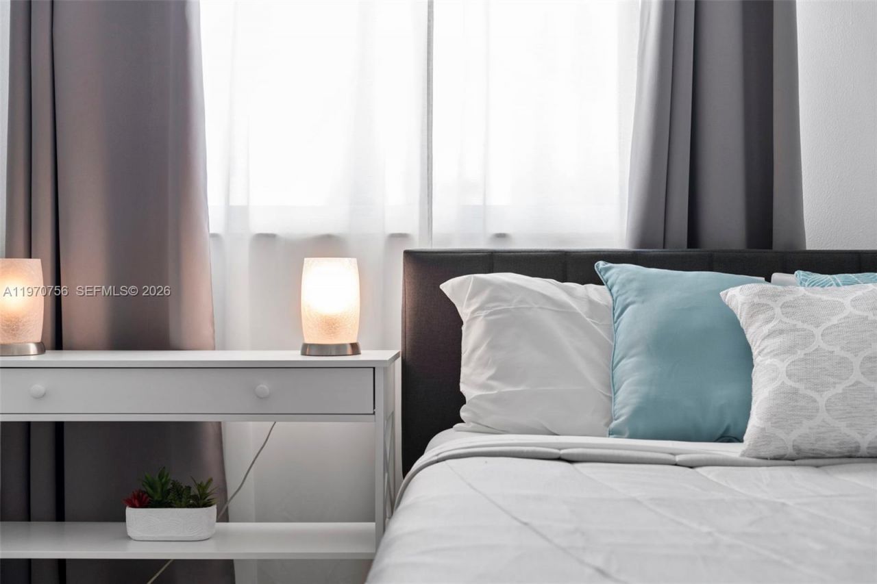 18100 N Bay Rd , Unit 308, Sunny Isles Beach, FL 33160 Photo