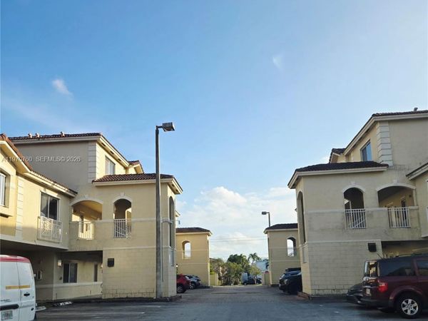 7985 NW 8th St, Unit 100A, Miami, FL 33126