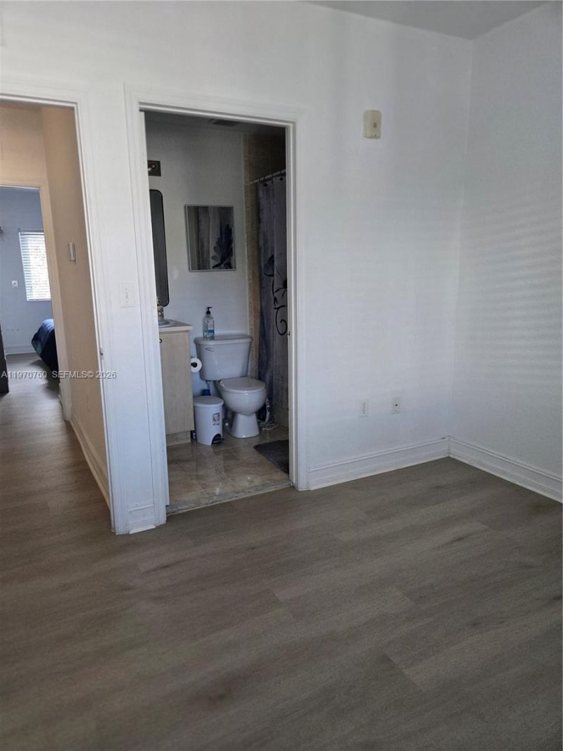 7985 NW 8th St, Unit 100A, Miami, FL 33126 Photo