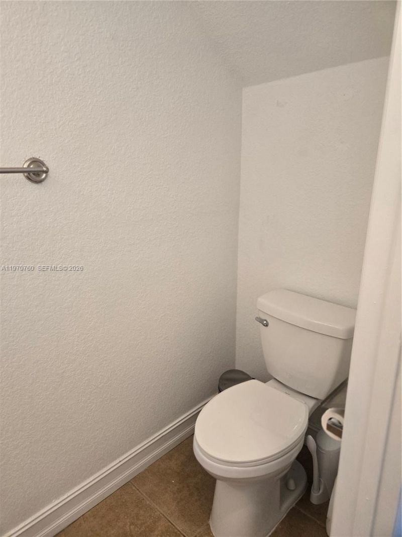 7985 NW 8th St, Unit 100A, Miami, FL 33126 Photo