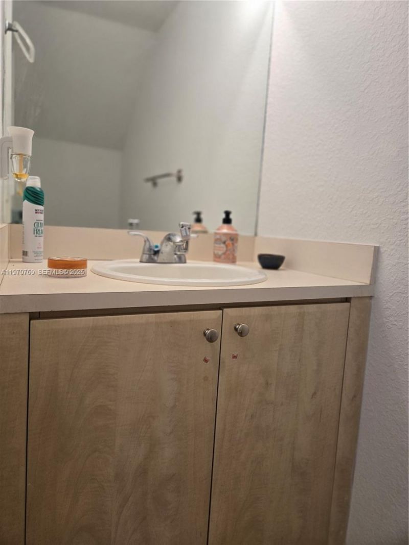 7985 NW 8th St, Unit 100A, Miami, FL 33126 Photo