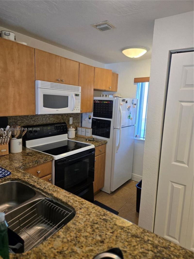 7985 NW 8th St, Unit 100A, Miami, FL 33126 Photo