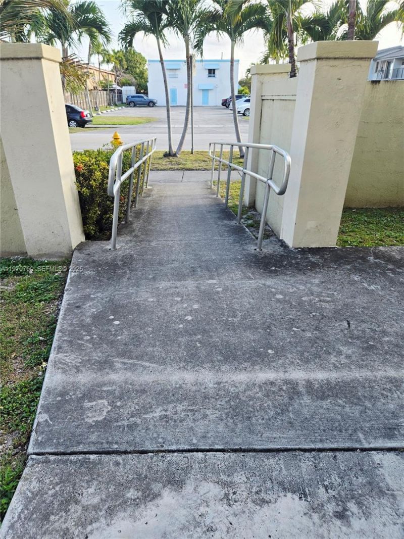 7985 NW 8th St, Unit 100A, Miami, FL 33126 Photo