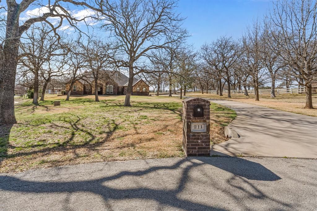 211 Pack Saddle Trail, Weatherford, TX 76088 Main Photo