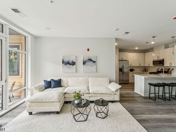 140 W Webster Ave, Unit 213, Roselle Park, NJ 07204