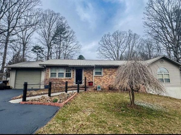 357 Pine Creek Rd, Oneida, TN 37841