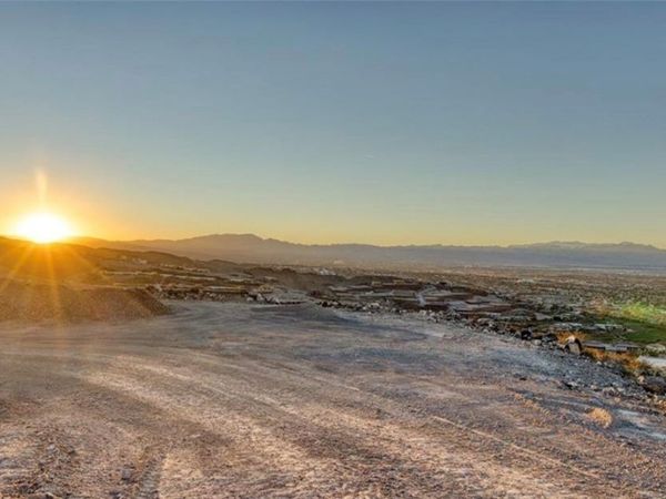 643 Alpine Summit Drive , Henderson, NV 89012