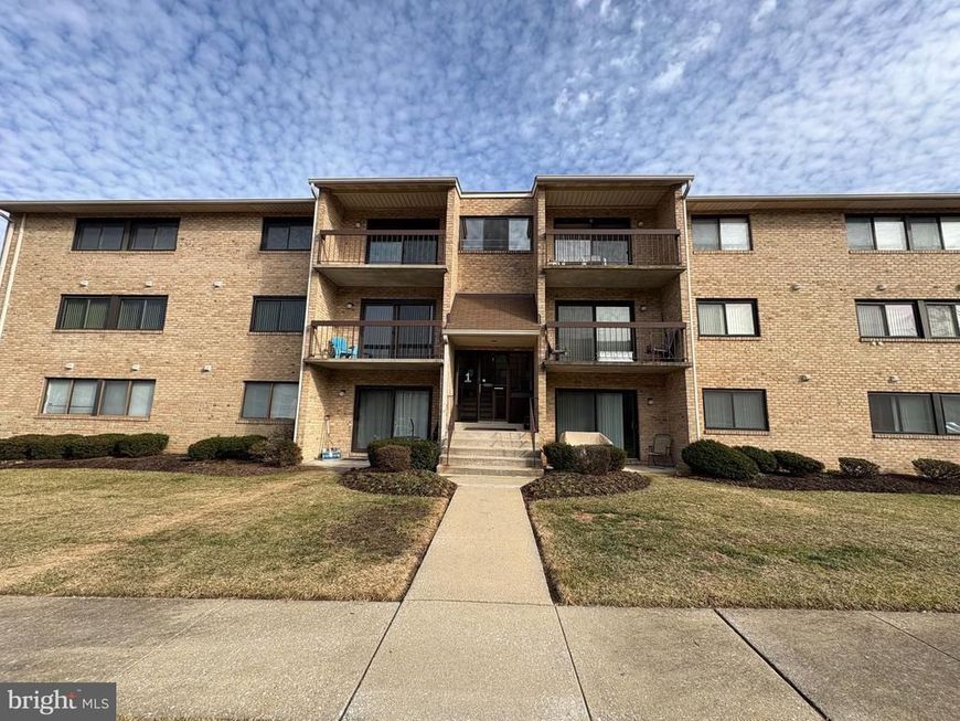 1 Summit Hill, Unit T-3, Baltimore, MD 21228 Main Photo