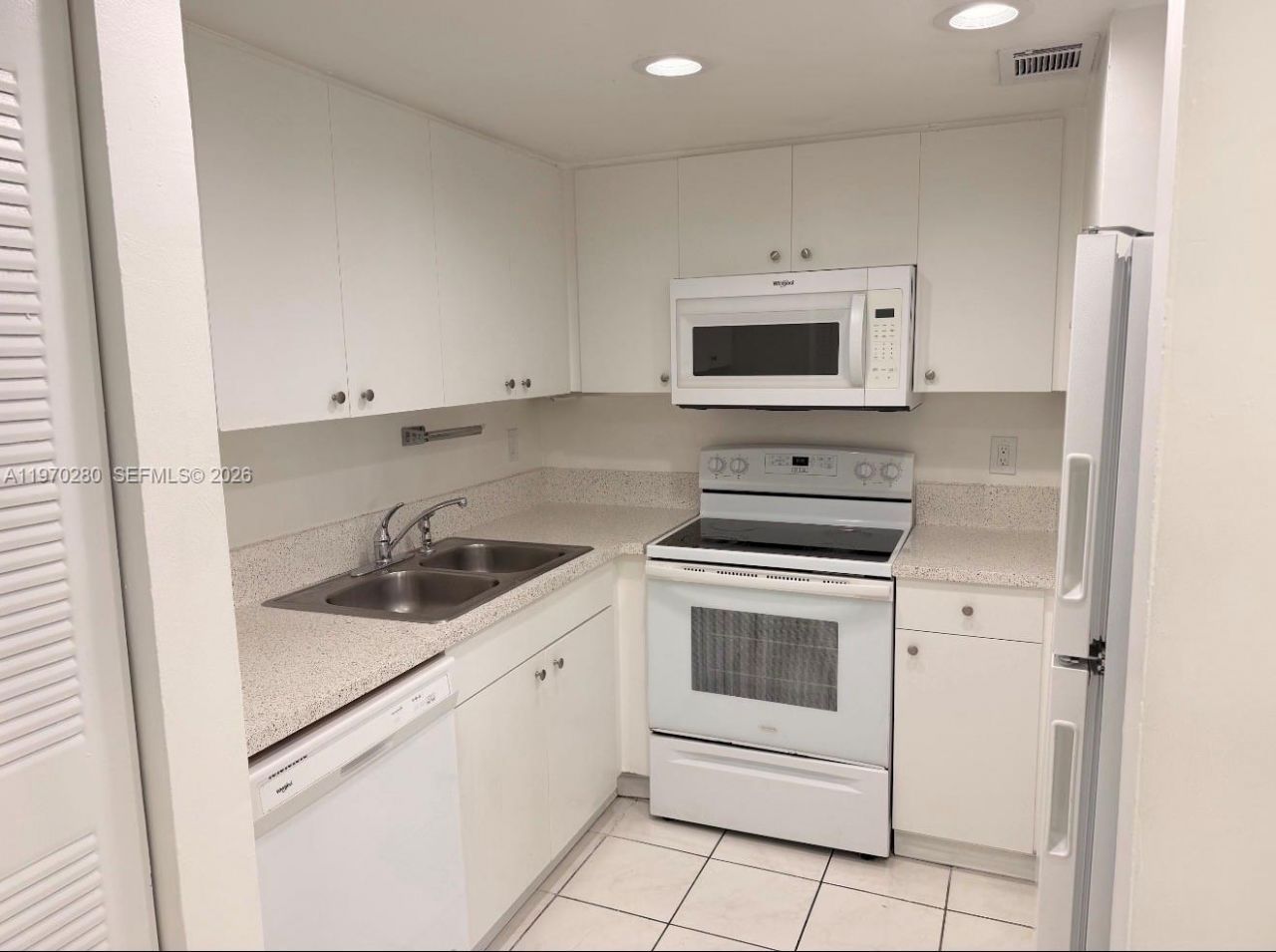 8050 NW 8th St , Unit 1307, Miami, FL 33126 Photo