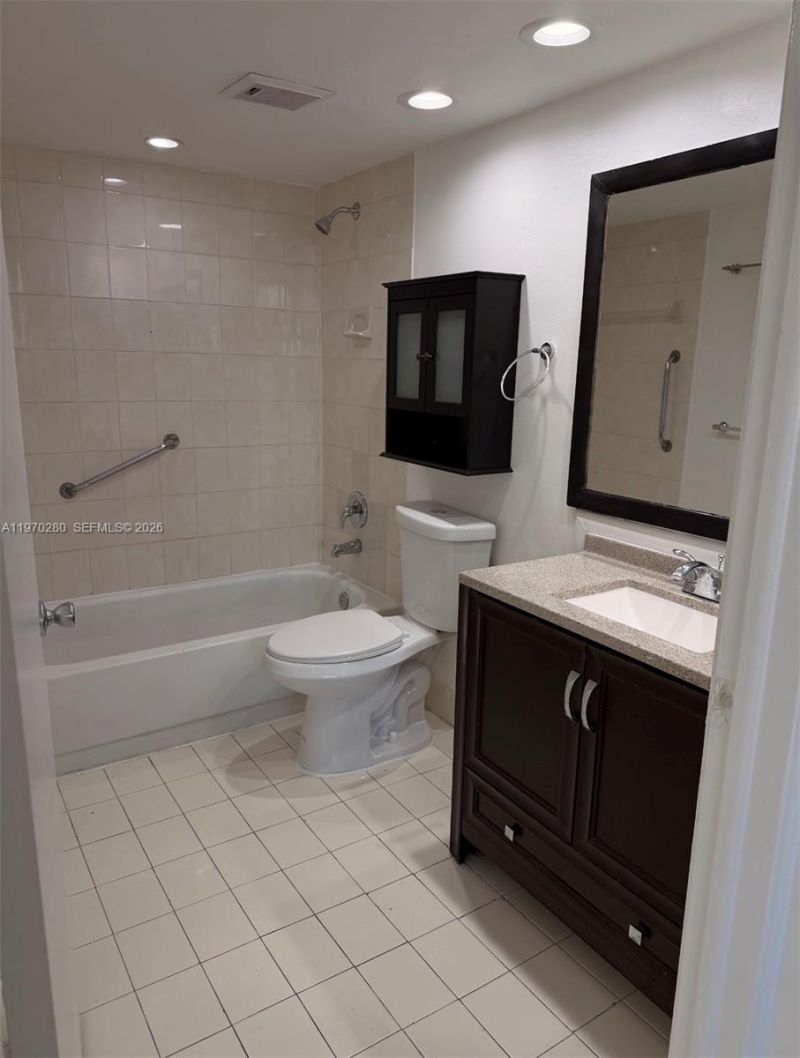 8050 NW 8th St , Unit 1307, Miami, FL 33126 Photo