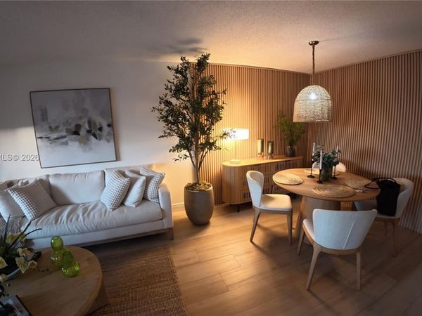 10303 Sunrise Lakes Blvd, Unit 211, Sunrise, FL 33322