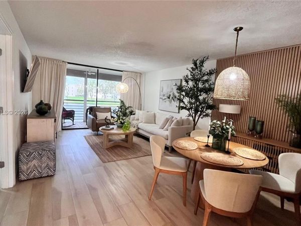 10303 Sunrise Lakes Blvd, Unit 211, Sunrise, FL 33322