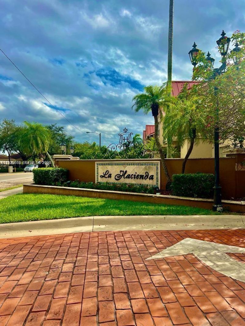 18336 NW 68th Ave, Unit I, Hialeah, FL 33015 Photo