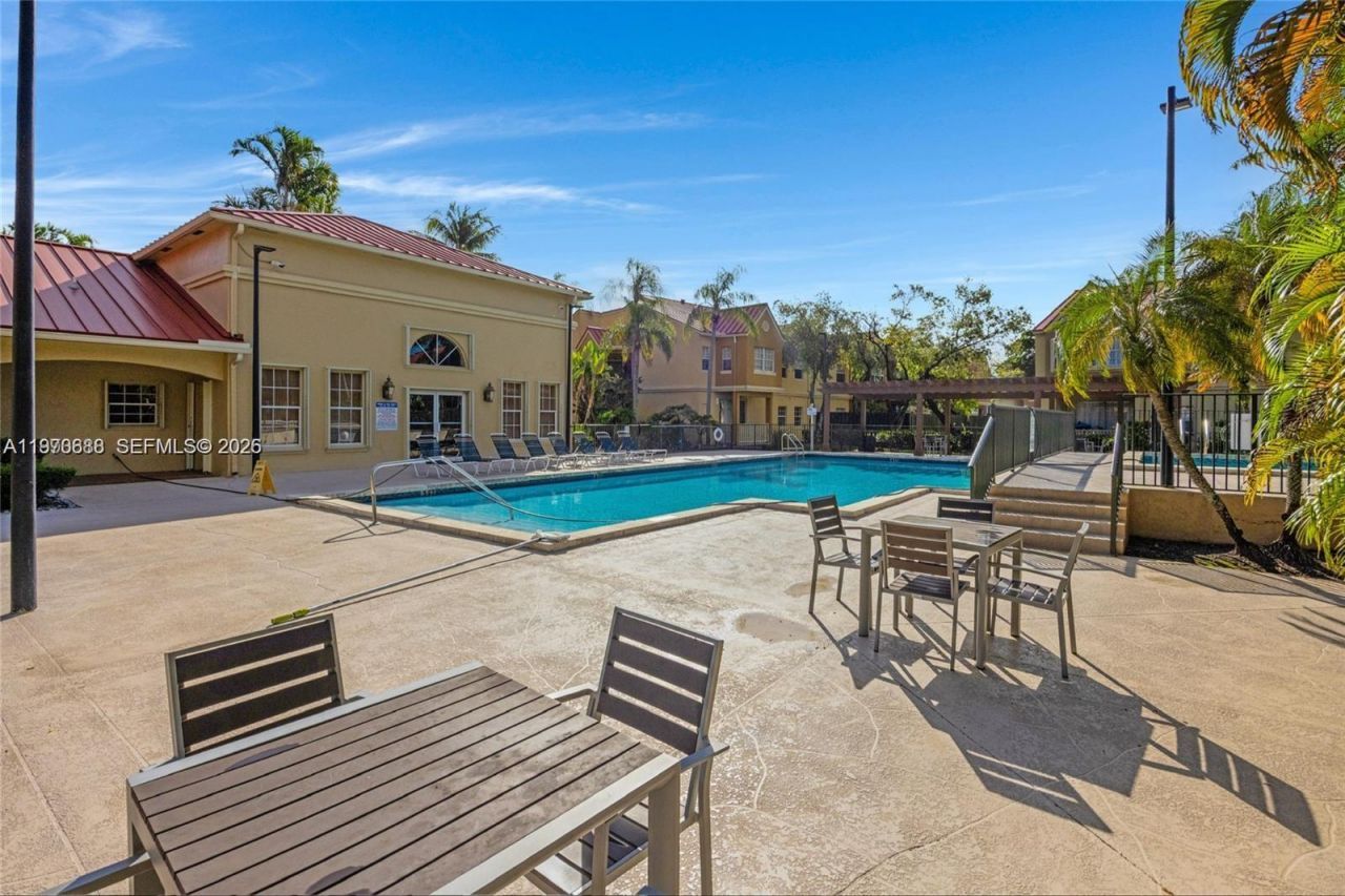 18336 NW 68th Ave, Unit I, Hialeah, FL 33015 Photo