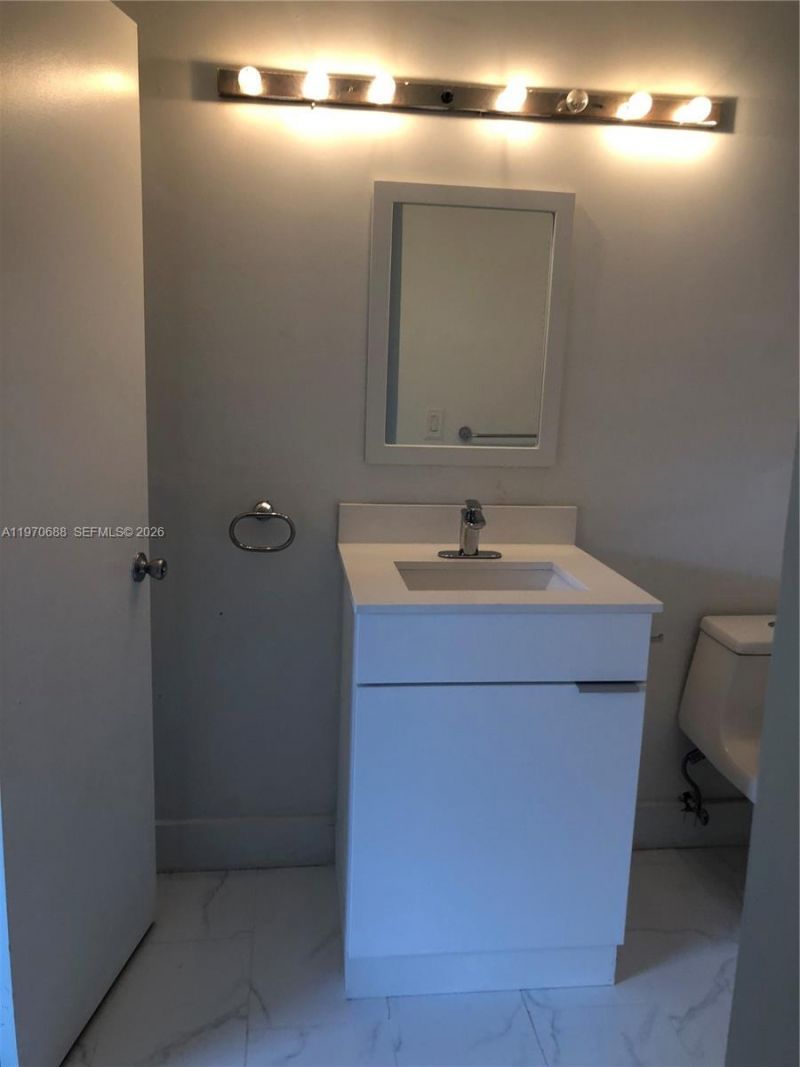 18336 NW 68th Ave, Unit I, Hialeah, FL 33015 Photo
