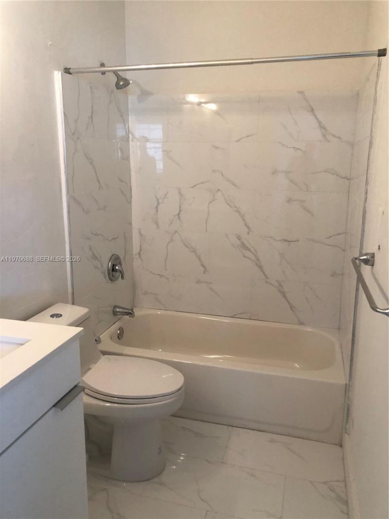 18336 NW 68th Ave, Unit I, Hialeah, FL 33015 Photo