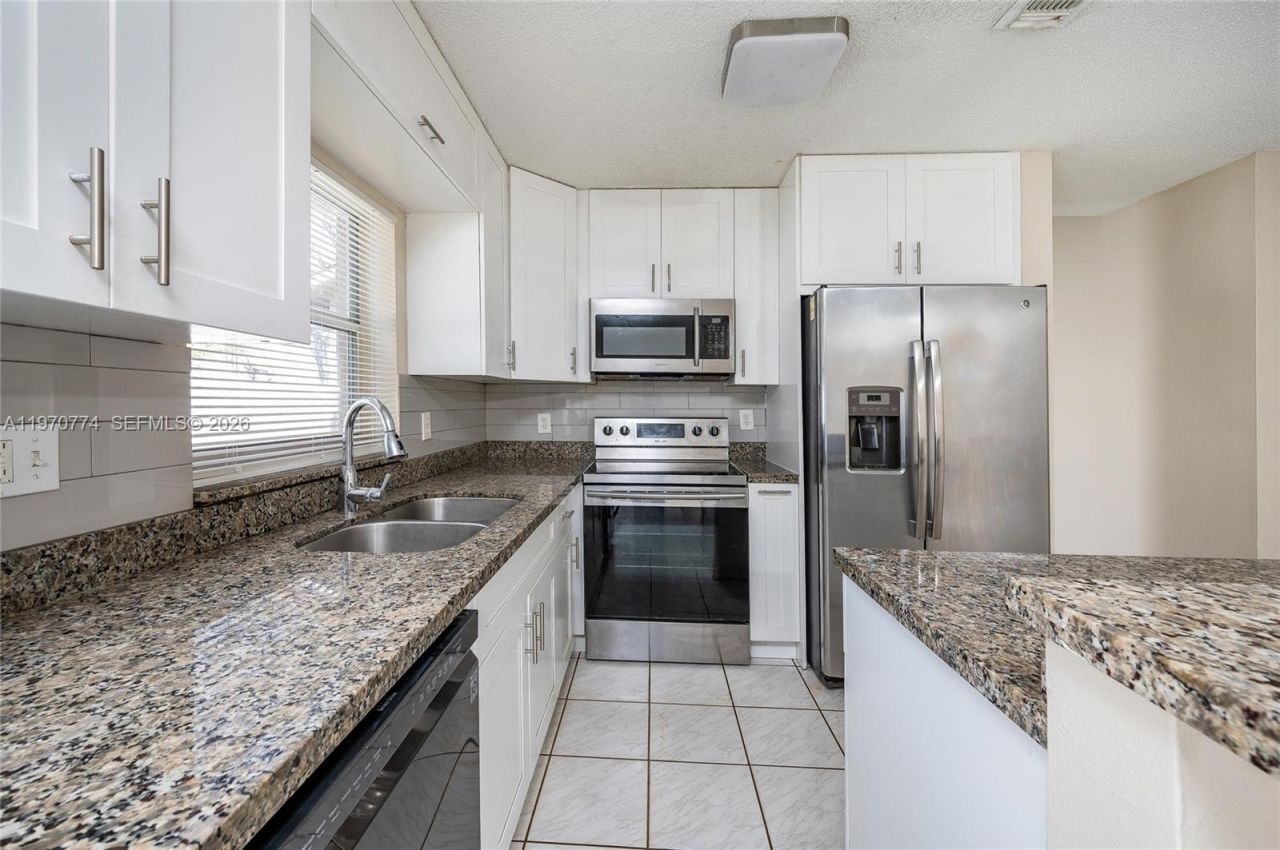 210 SW 98th Ter, Pembroke Pines, FL 33025 Photo