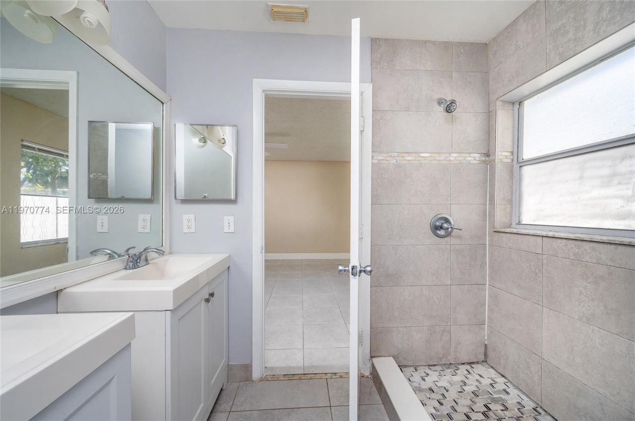 210 SW 98th Ter, Pembroke Pines, FL 33025 Photo