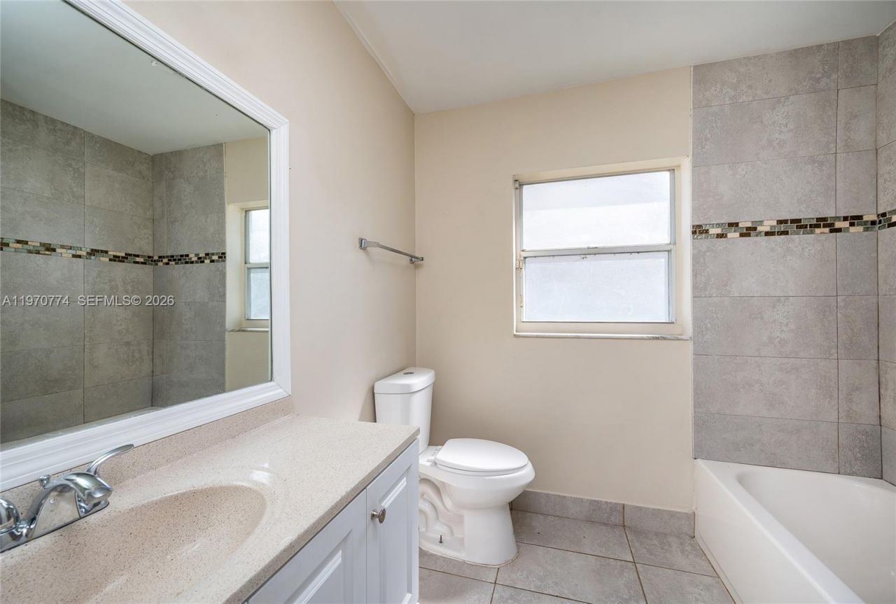 210 SW 98th Ter, Pembroke Pines, FL 33025 Photo