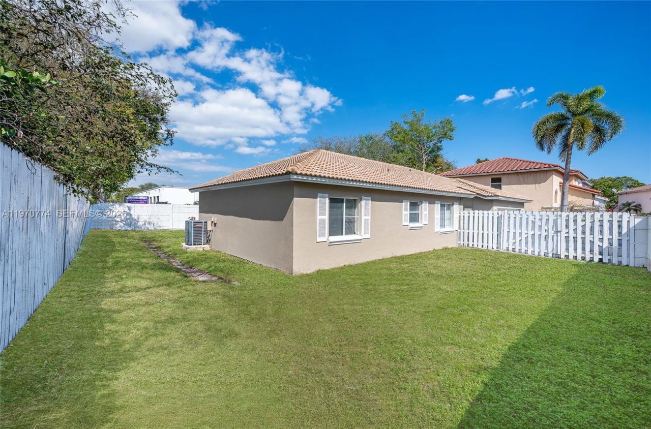 210 SW 98th Ter, Pembroke Pines, FL 33025 Photo