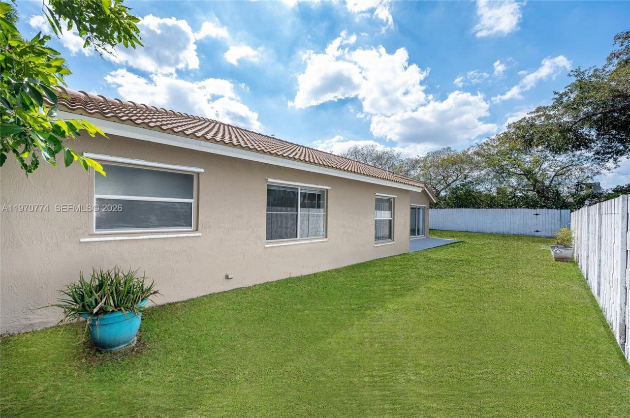 210 SW 98th Ter, Pembroke Pines, FL 33025 Photo