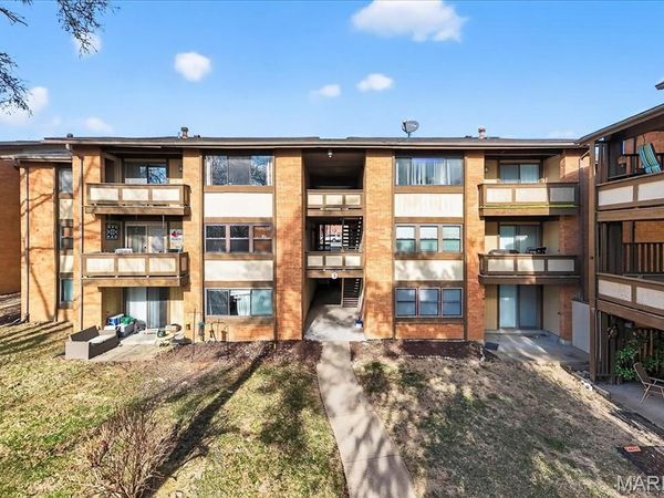 3 Fairways Circle, Unit J, St Charles, MO 63303