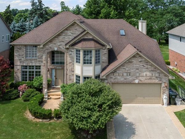 35839 Bella Sera Drive, Sterling Heights, MI 48312