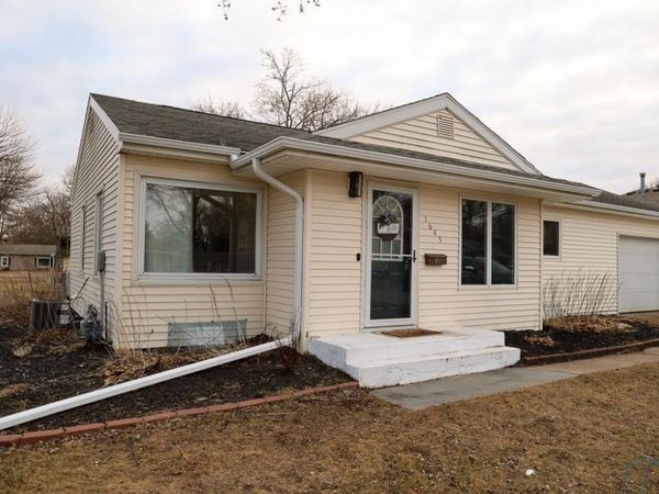 1645 Maplecrest Dr, Estherville, IA 51334