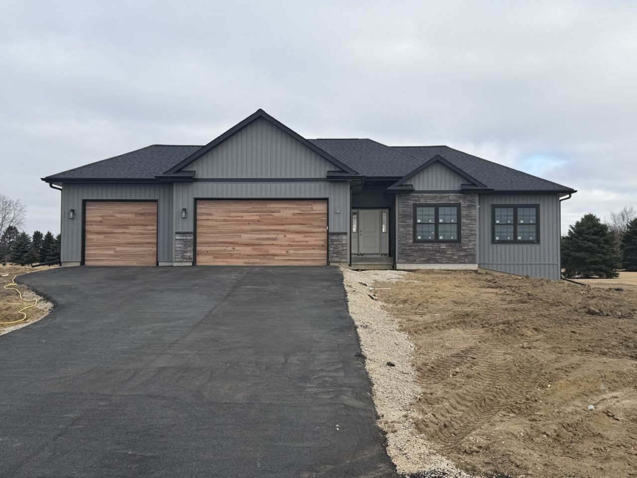 10398 E Clara Avenue, Rochelle, IL 61068 Main Photo