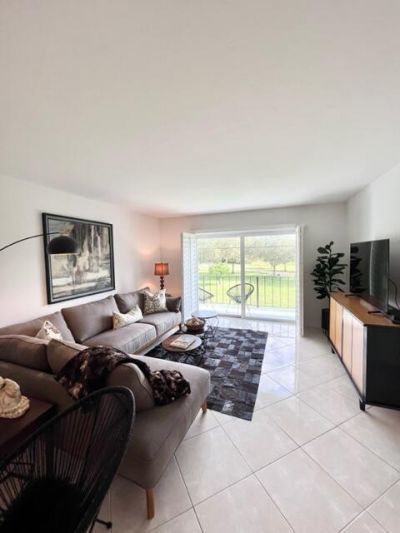 208 S Lakeside Drive, Unit 202, Lake Worth Beach, FL 33460 Photo