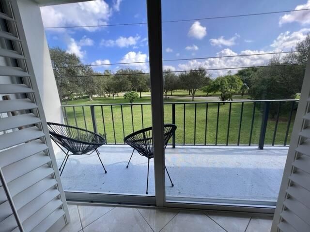 208 S Lakeside Drive, Unit 202, Lake Worth Beach, FL 33460 Photo