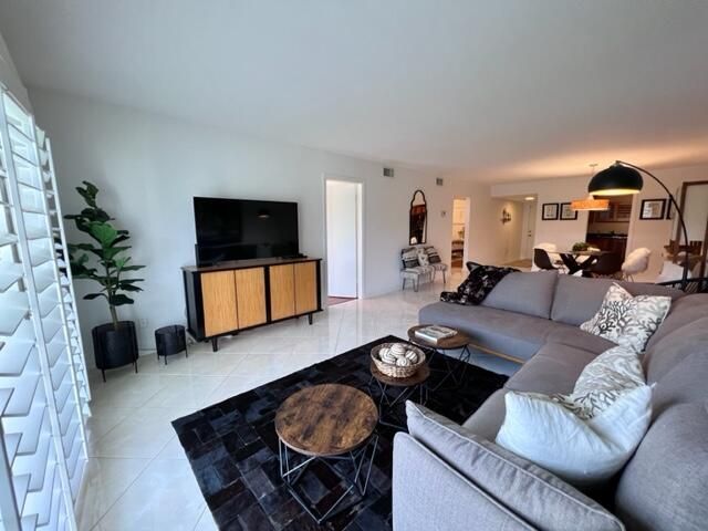 208 S Lakeside Drive, Unit 202, Lake Worth Beach, FL 33460 Photo