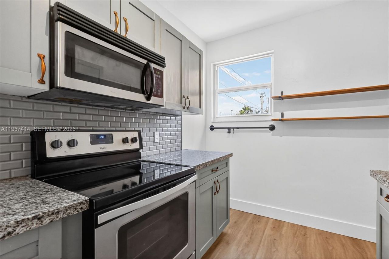 7207 Bay Drive, Unit #25, Miami Beach, FL 33141 Photo