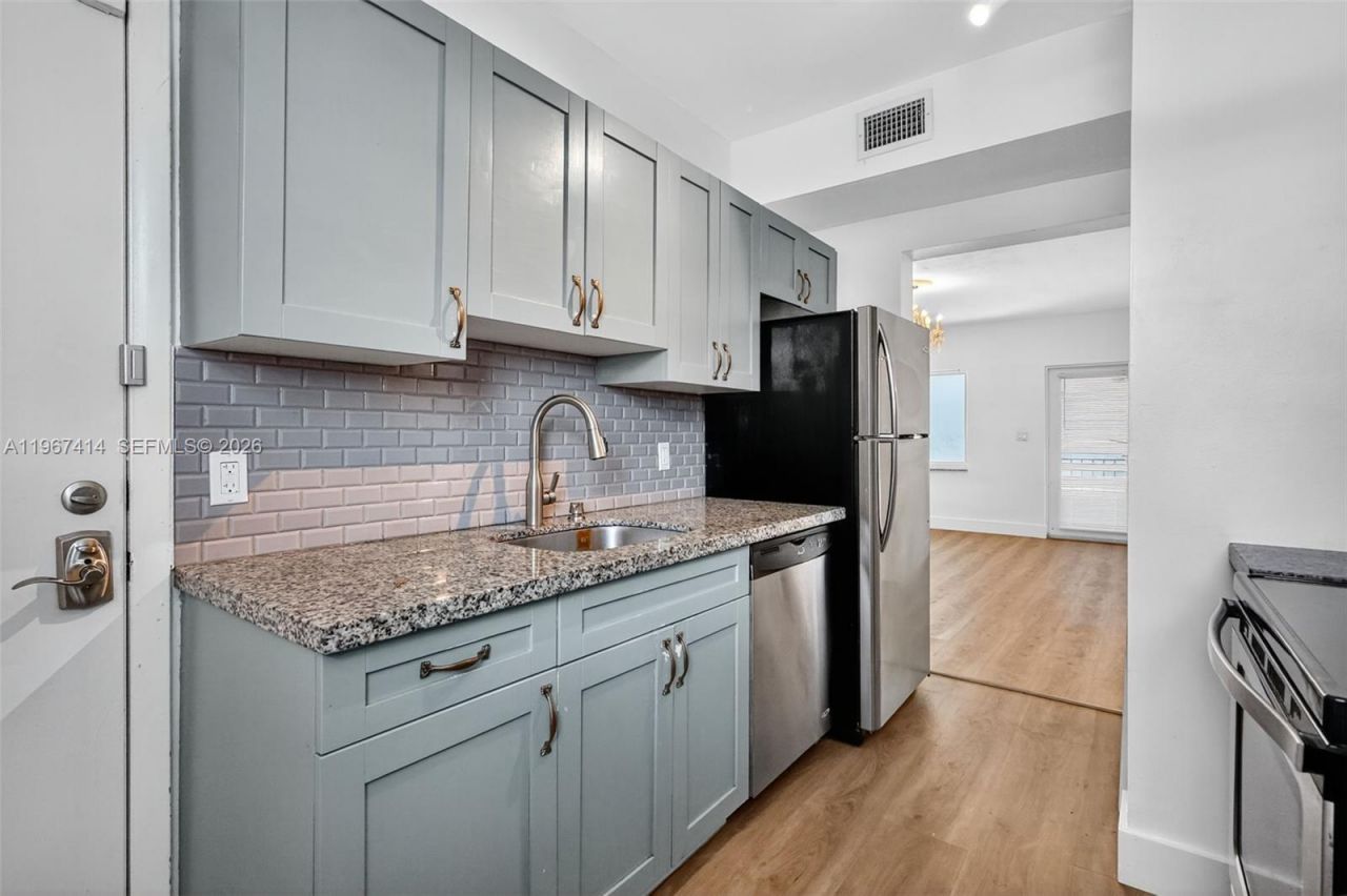 7207 Bay Drive, Unit #25, Miami Beach, FL 33141 Photo