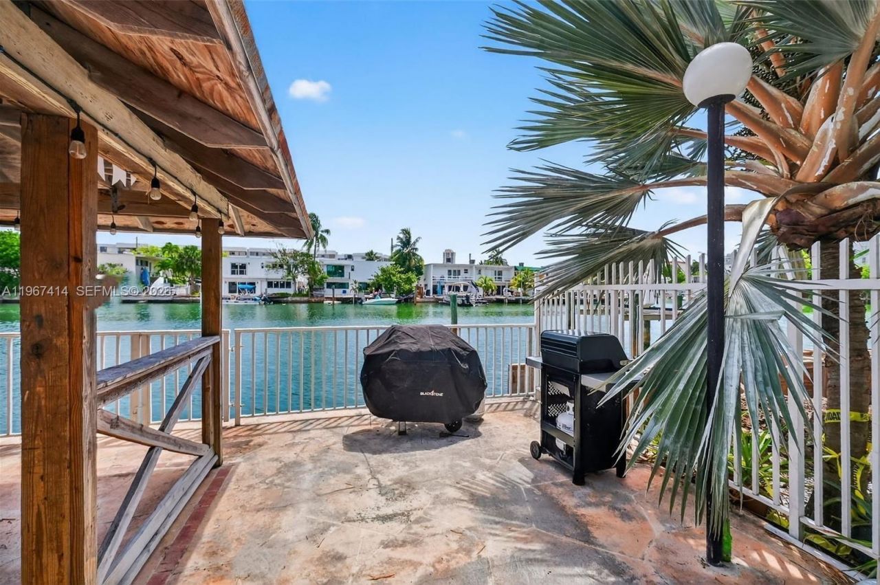 7207 Bay Drive, Unit #25, Miami Beach, FL 33141 Photo